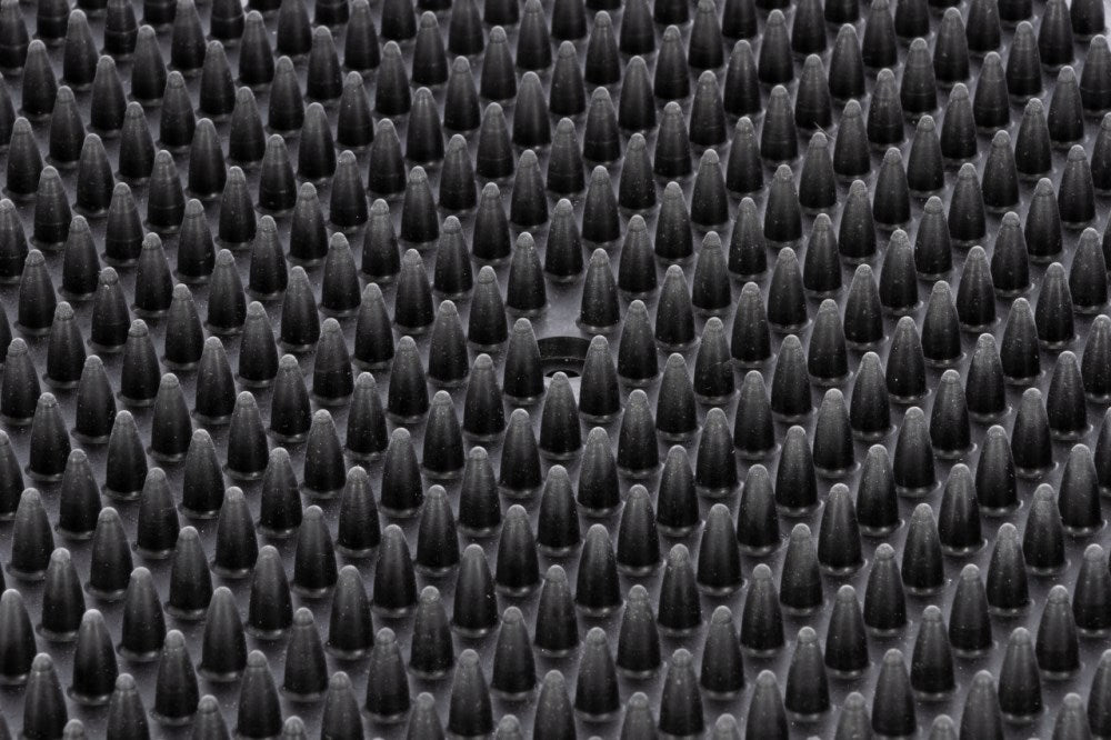 Tappetino tiragraffi in gomma naturale per cavalli e bovini