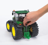 John Deere 7930 Traktor mit vielen Details und Funktionen