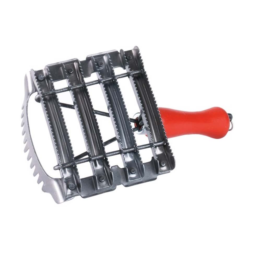 Striglia in ferro con manico in legno per cavalli