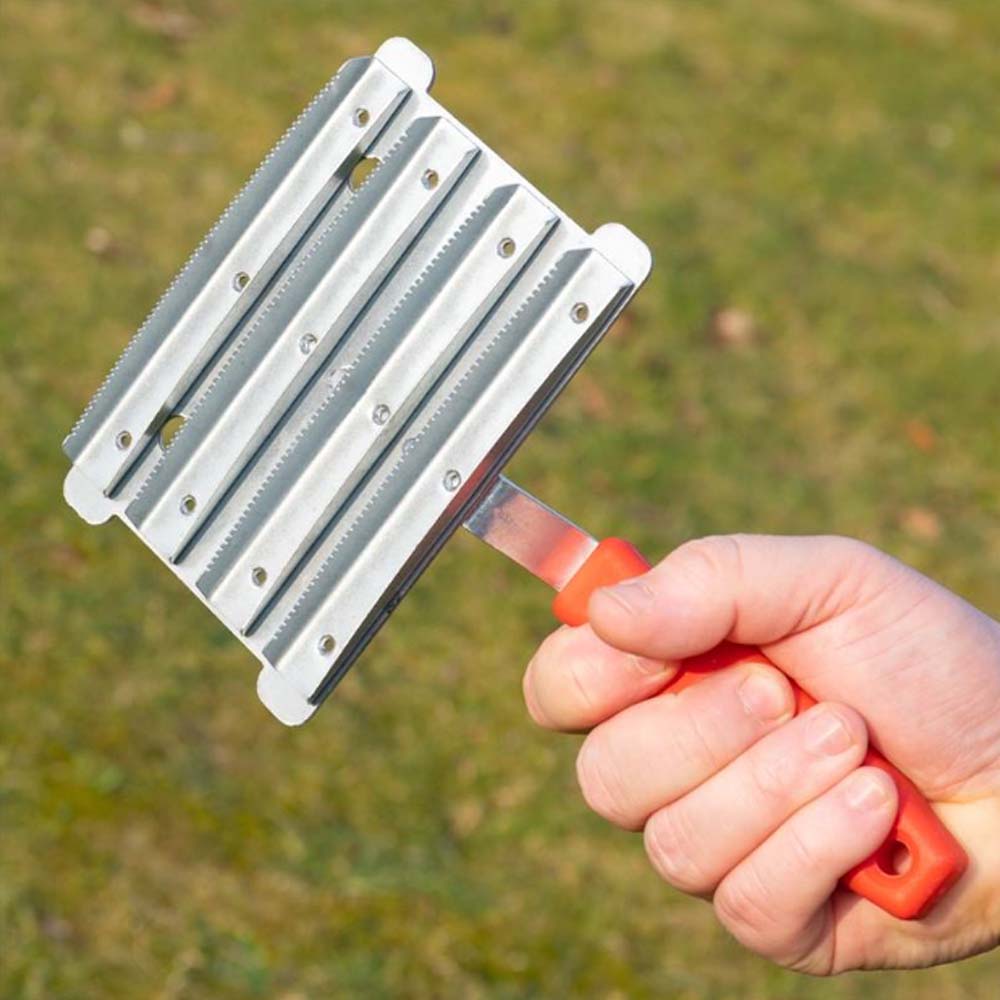 Striglia in Metallo con 2 Ferri - Ideale per Cavalli