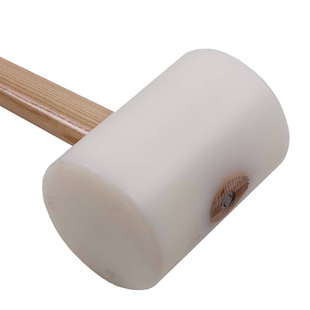 Mazzuolo in plastica con manico in frassino