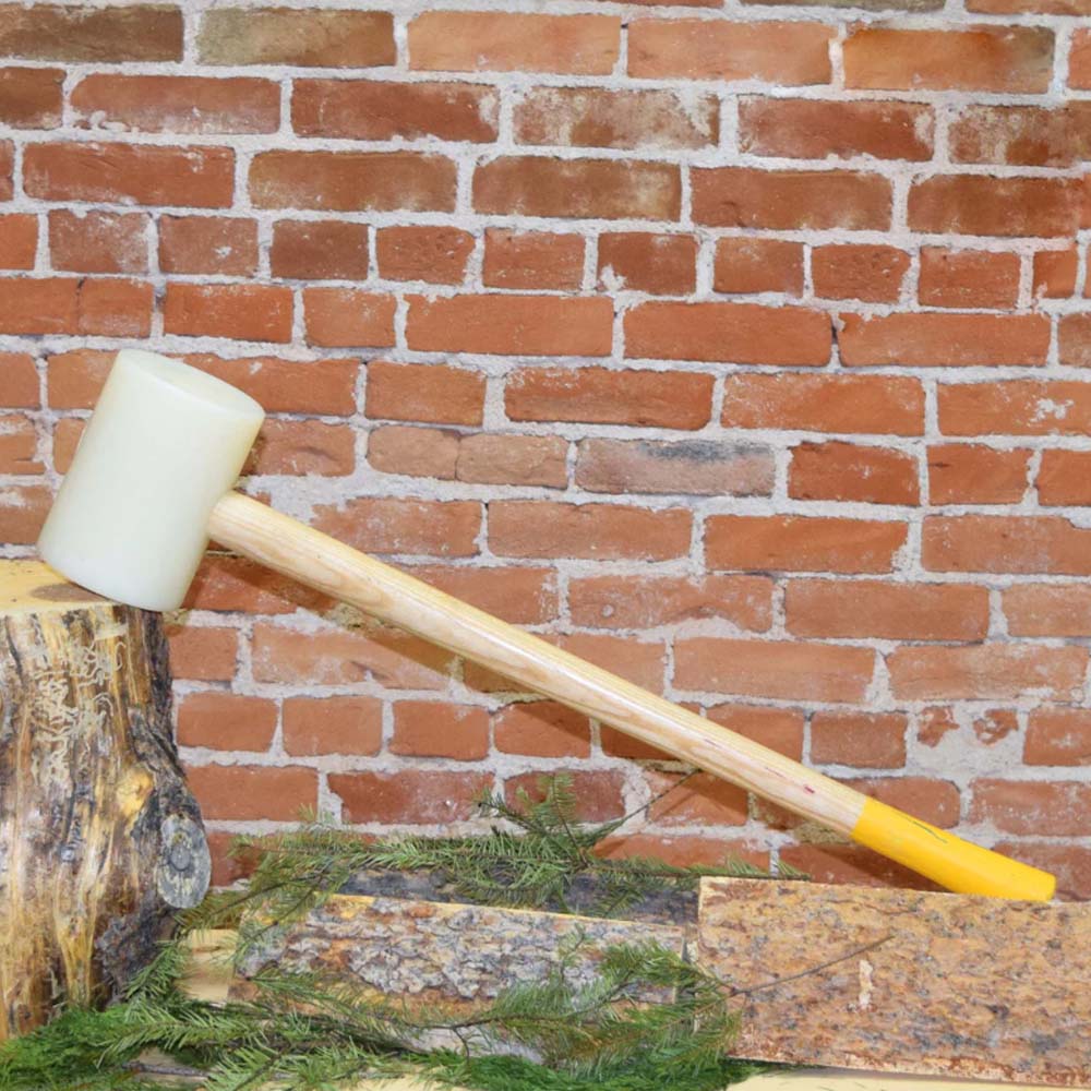 Mazzuolo in plastica con manico in frassino