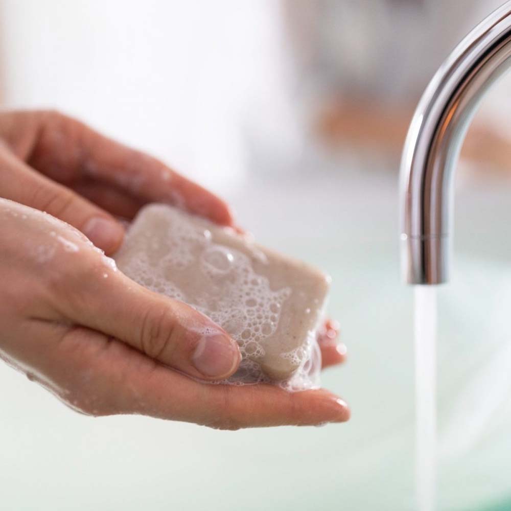 Sapone all'arnica con olio di pietra tirolese