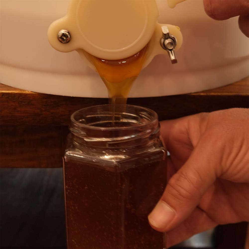 Secchio giallo di riempimento in plastica da 25 kg, con rubinetto