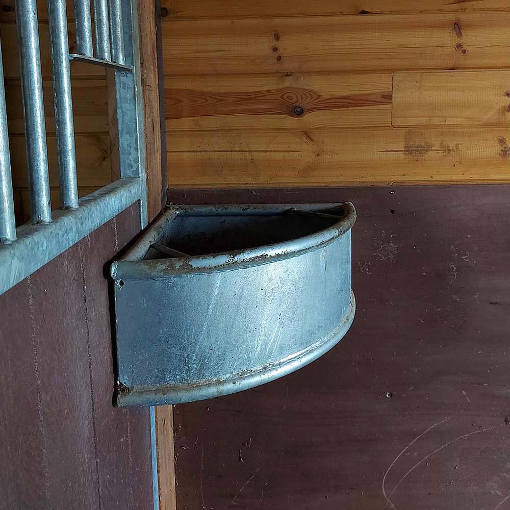 Abbeveratoio zincato ad angolo