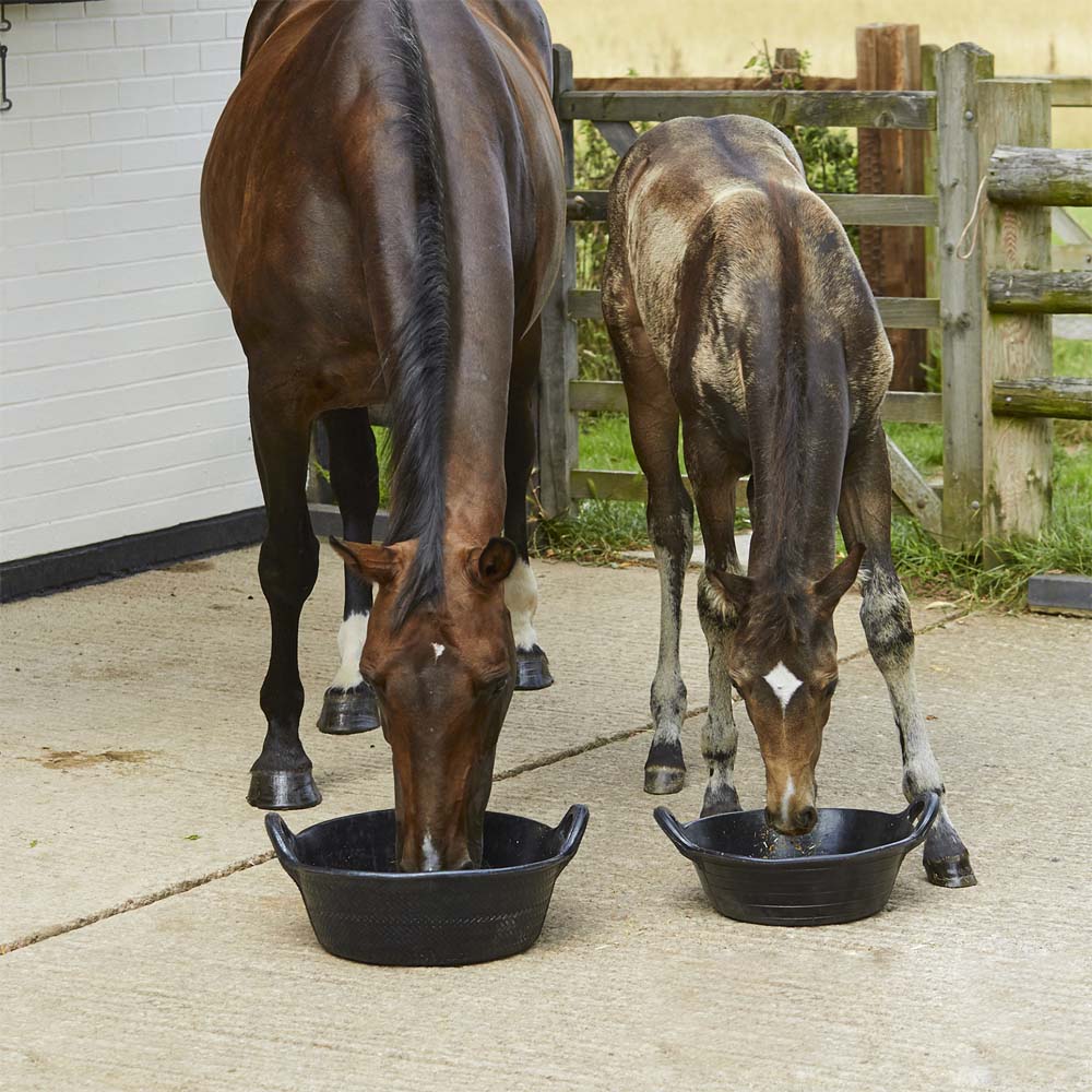 Mangiatoia in gomma flessibile nera 11 e 20 lt