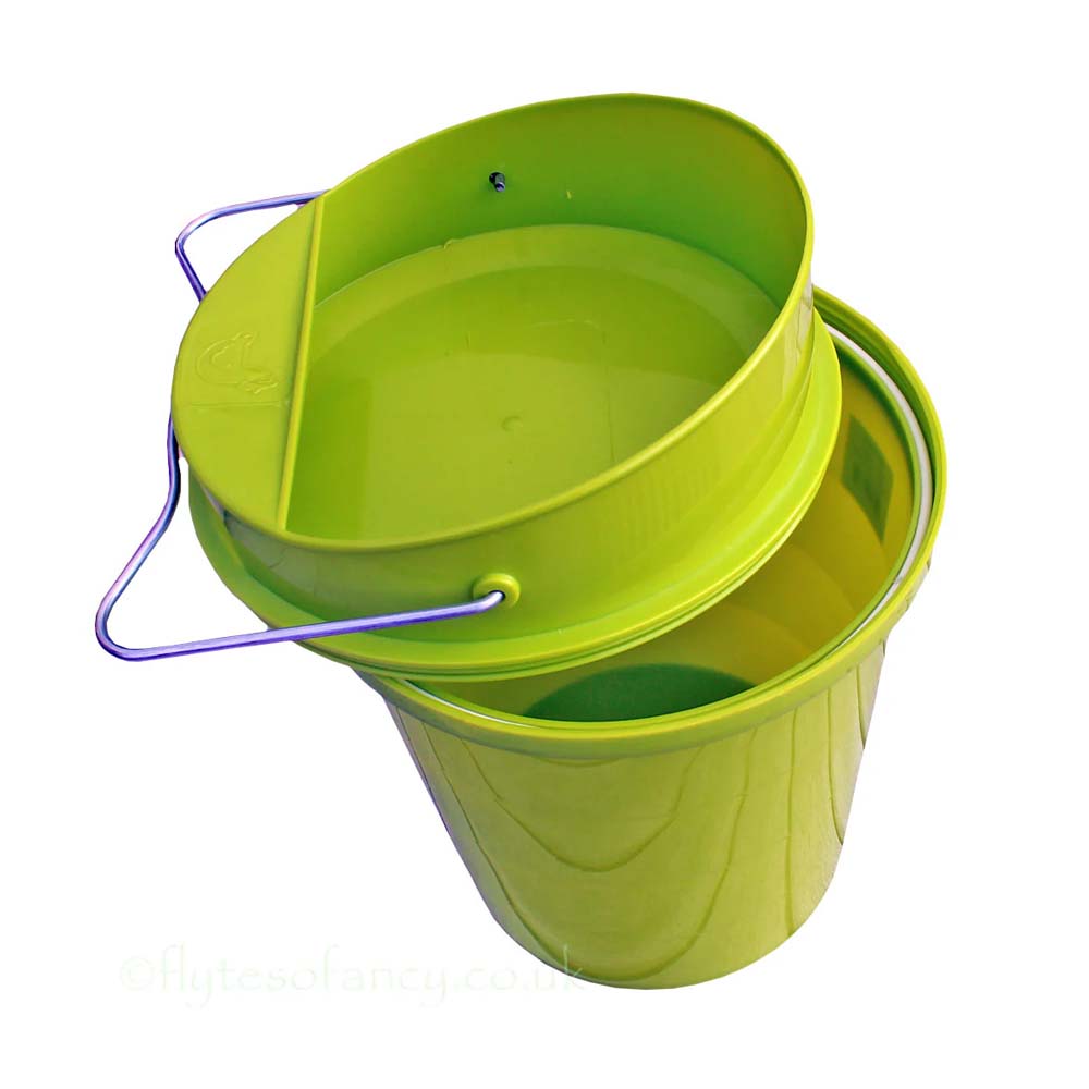 Bevitore a Secchio in Plastica 6 L. (Verde) – Resistente per Pollame con Coperchio Rimovibile