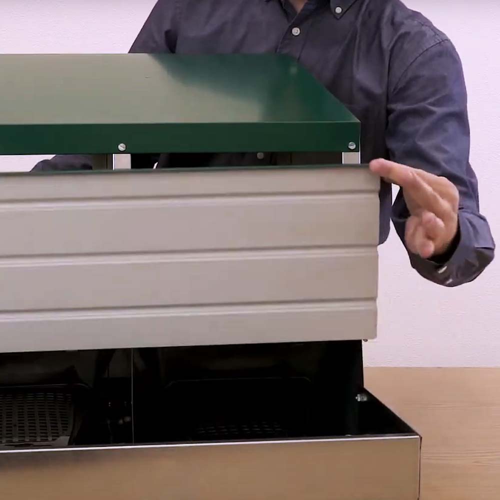 Nido con Cestino per Galline Ovaiole in Metallo e Plastica