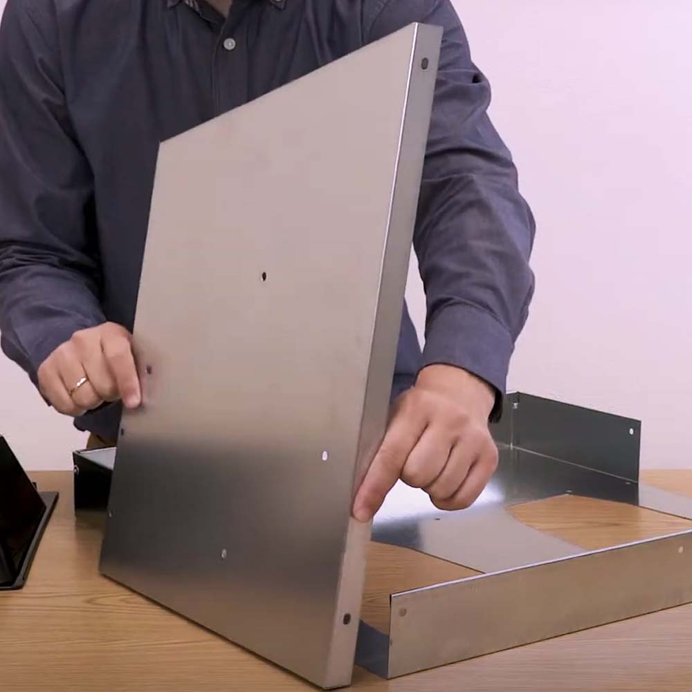 Nido con Cestino per Galline Ovaiole in Metallo e Plastica