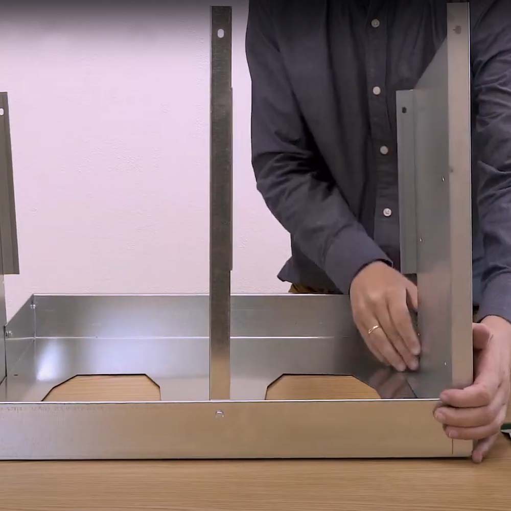 Nido con Cestino per Galline Ovaiole in Metallo e Plastica