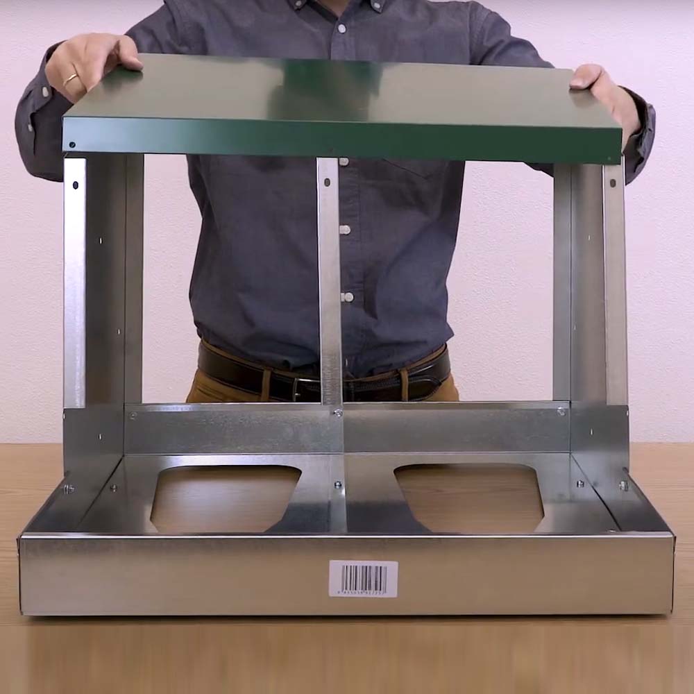 Nido con Cestino per Galline Ovaiole in Metallo e Plastica