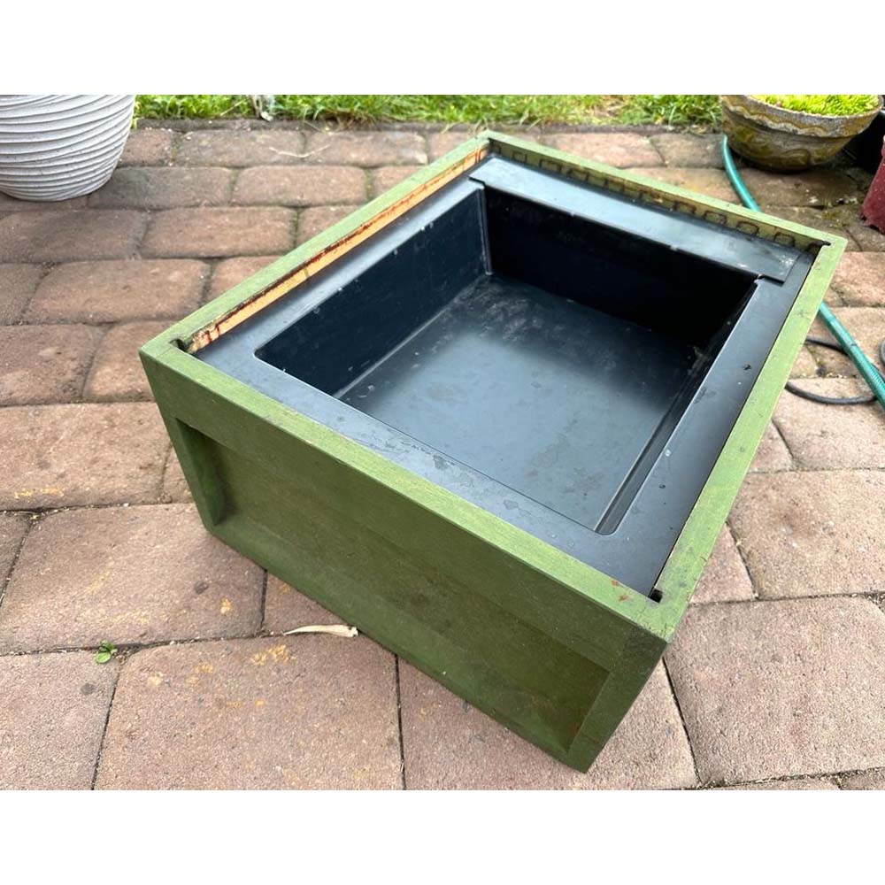 Alimentatore EHM – Cornice in Plastica con Copertura Angolare e Lamiera Forata