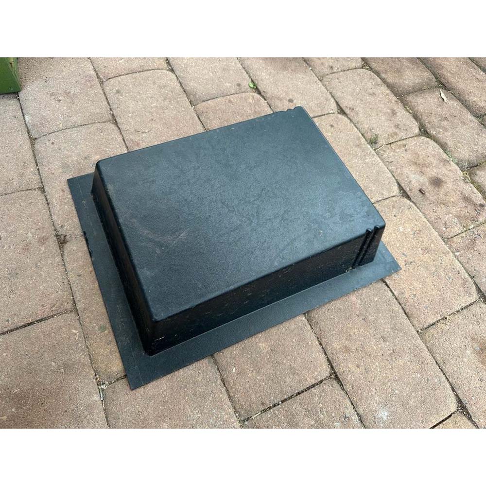 Alimentatore EHM – Cornice in Plastica con Copertura Angolare e Lamiera Forata