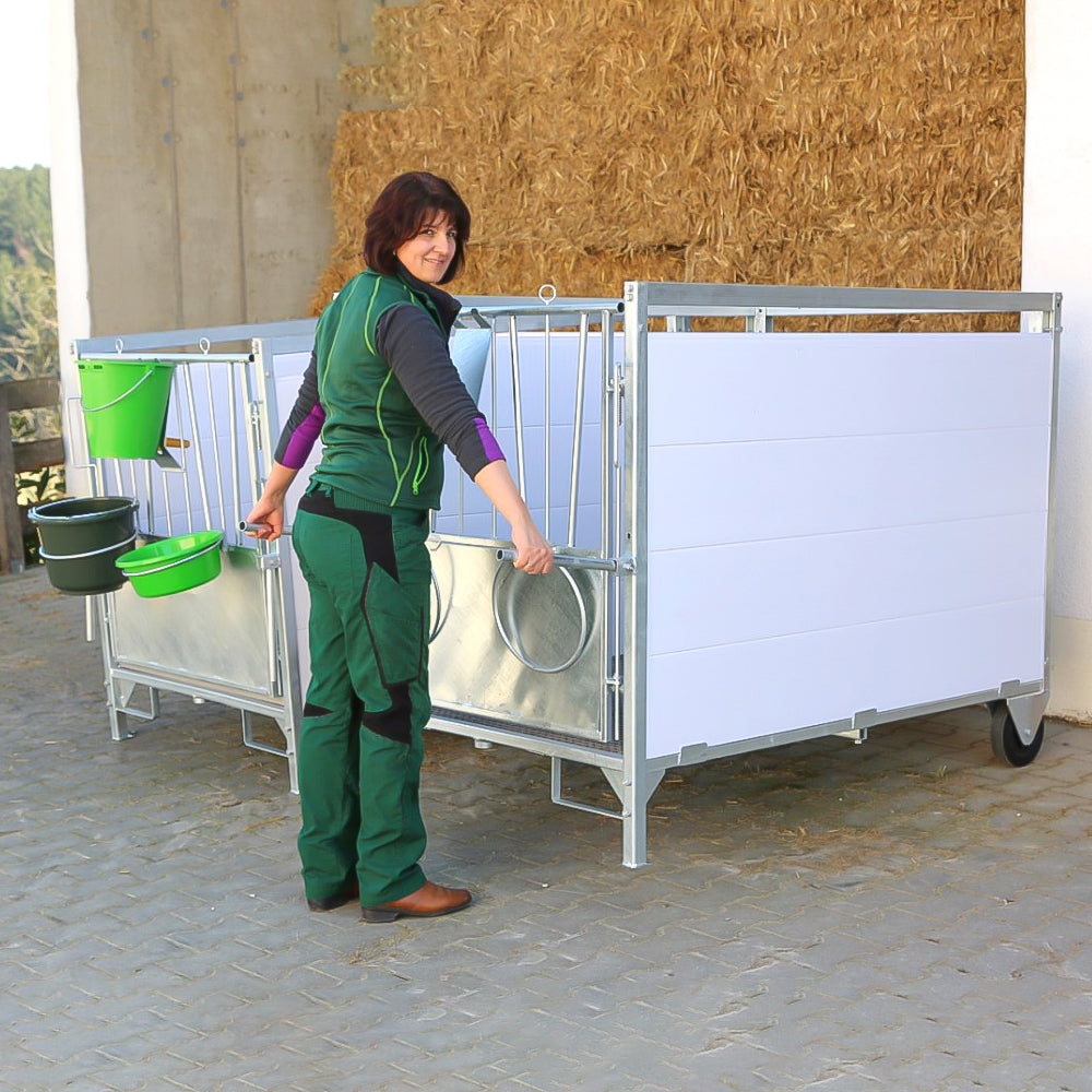 Box per vitelli con griglia antiscivolo e pannelli PVC