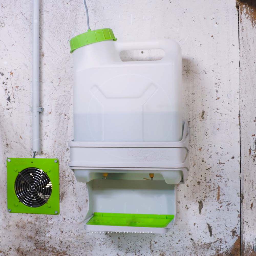 Riscaldatore per abbeveratoio SmartCoop con sensore di livello per controllare l'acqua di gallina