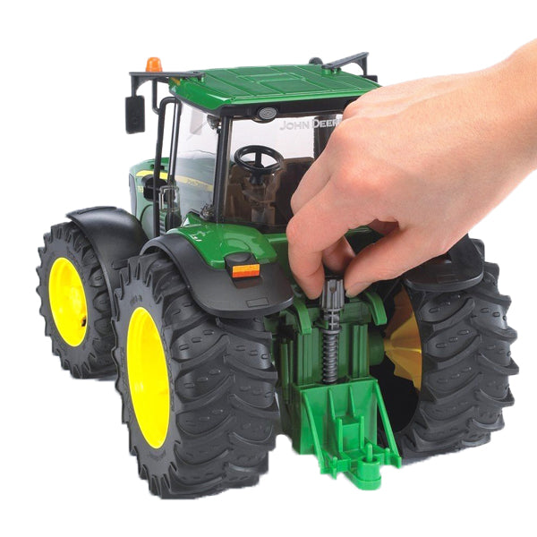 Trattore Bruder John Deere 7930 – Cabina in Vetro e Accessori Funzionali