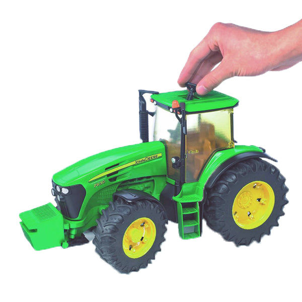 Trattore Bruder John Deere 7930 – Cabina in Vetro e Accessori Funzionali
