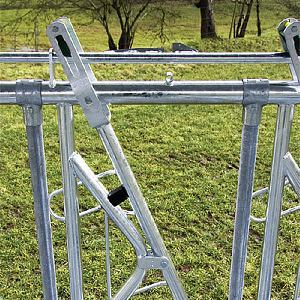 Big Bale Feeder con Mangiatoia Autobloccante di Sicurezza – Per Bovini Adulti