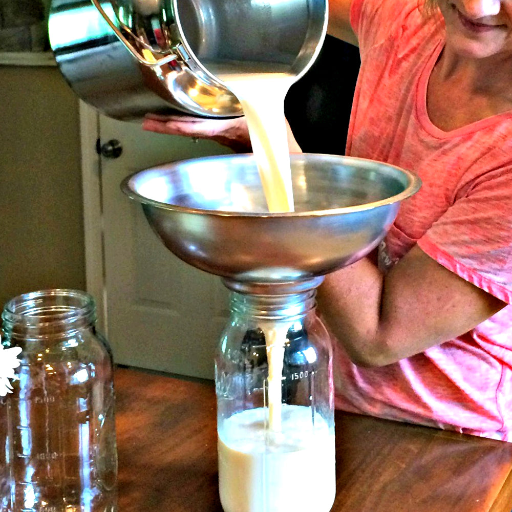 Colino in Acciaio Inox per Latte con Filtro a Imbuto