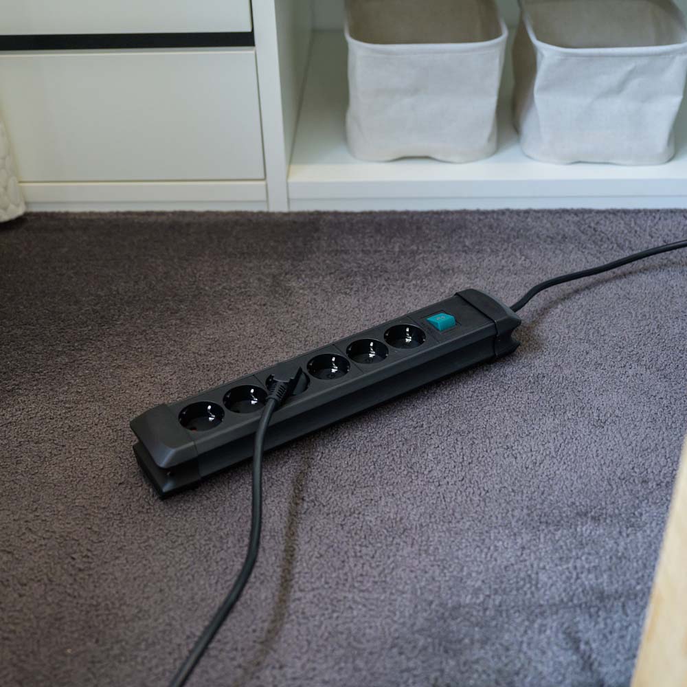 Multipresa 6 Prese, Cavo 3 m, Nera, Prese 45°, Interruttore di Sicurezza