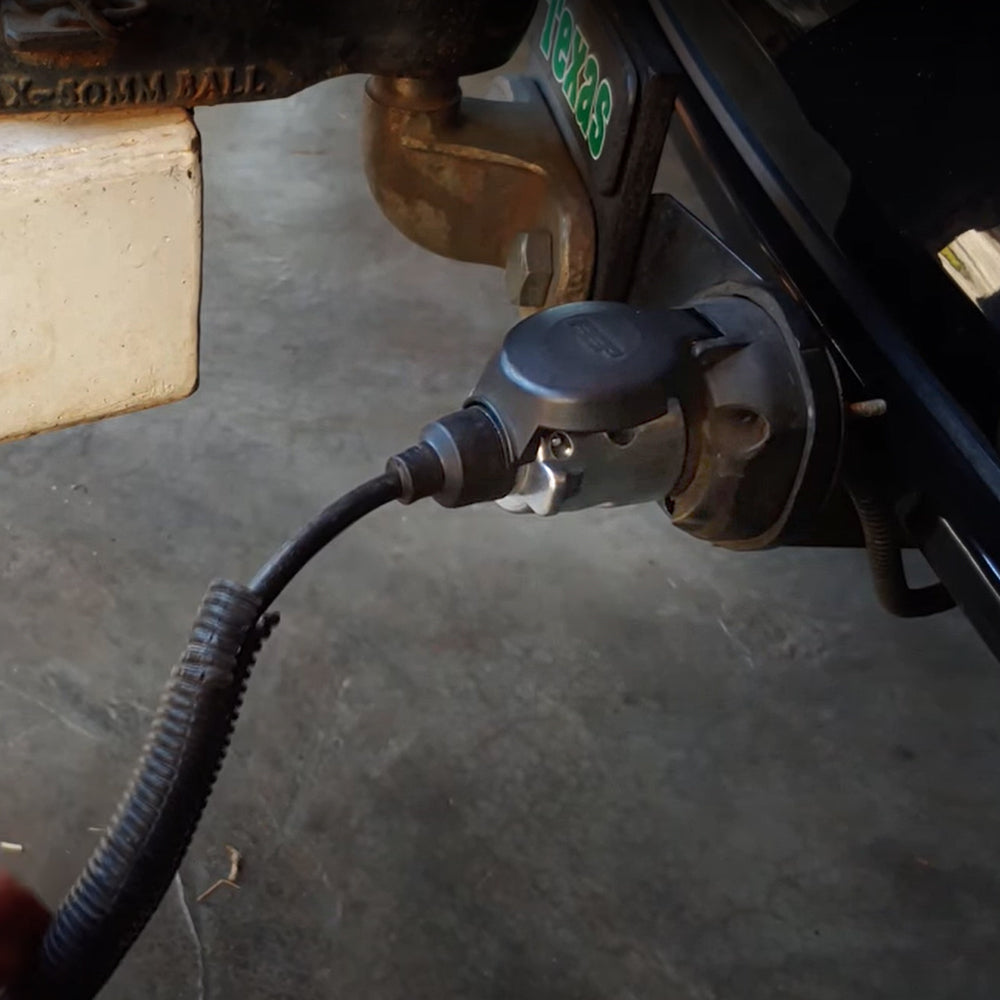 Spina a 7 Poli per Rimorchi e Carrelli – Connettore Elettrico di Alta Qualità