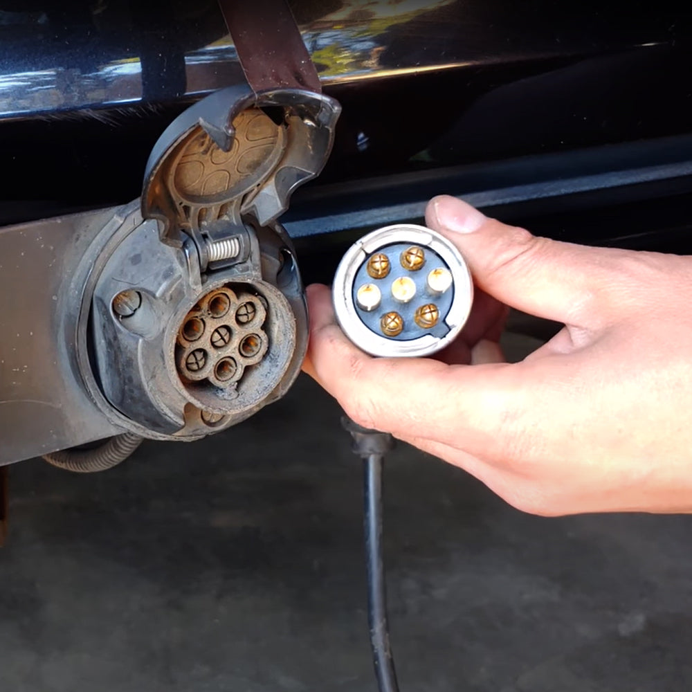 Spina a 7 Poli per Rimorchi e Carrelli – Connettore Elettrico di Alta Qualità