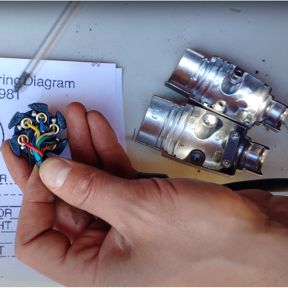 Spina a 7 Poli per Rimorchi e Carrelli – Connettore Elettrico di Alta Qualità