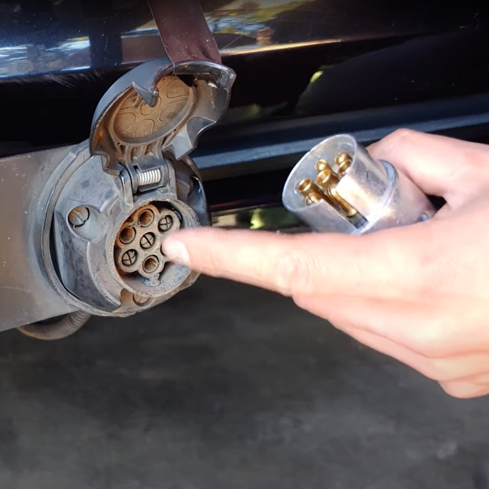 Spina a 7 Poli per Rimorchi e Carrelli – Connettore Elettrico di Alta Qualità