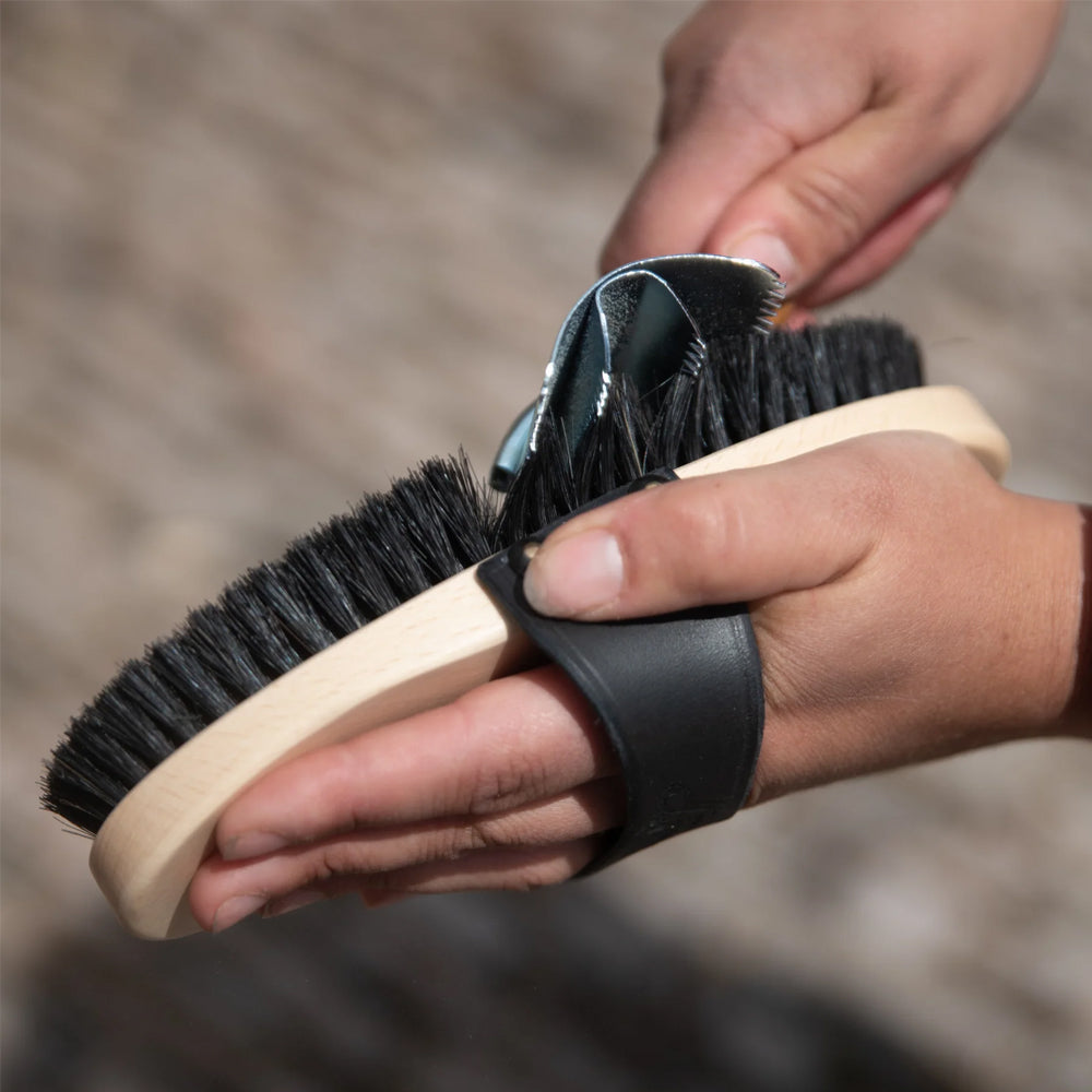 Striglia per bovini zincata a due barre dentate