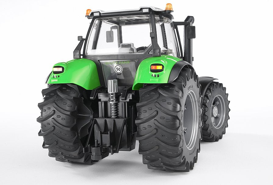 Modello giocattolo del trattore Deutz Agrotron X720