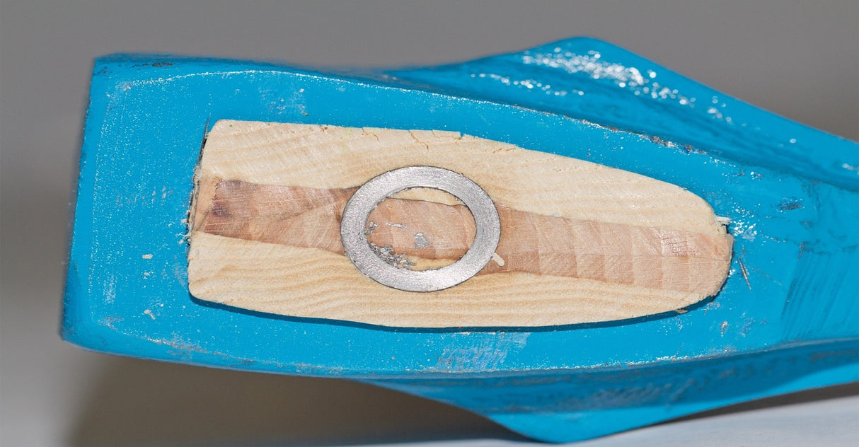 Ascia per legna con manico