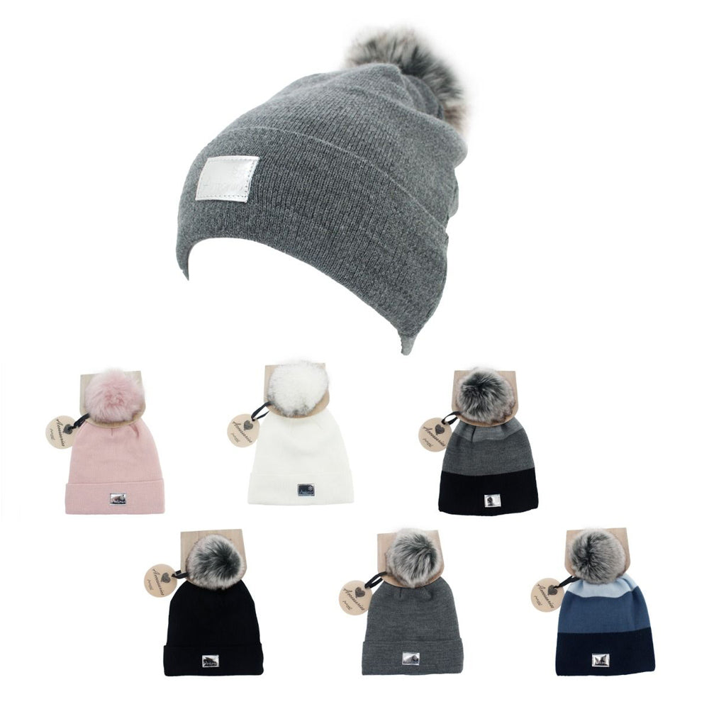 Berretto Donna Elegante con Pom Pom Stile e Raffinatezza