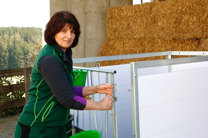 Comfortable boxes for caring for calves