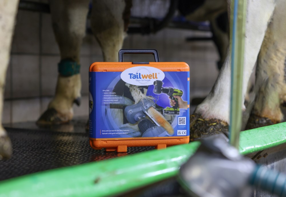 TailWell Cow Tail Trimmer