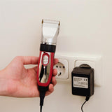 Tosatrice a batteria Sonic con cavo di carica collegato