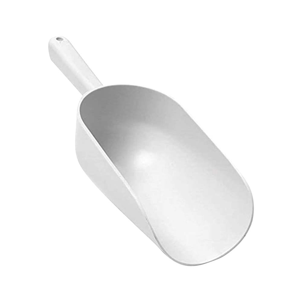 Plastic scoop for poultry