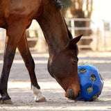 Ballspiel und Futter für Pferde und Kälber