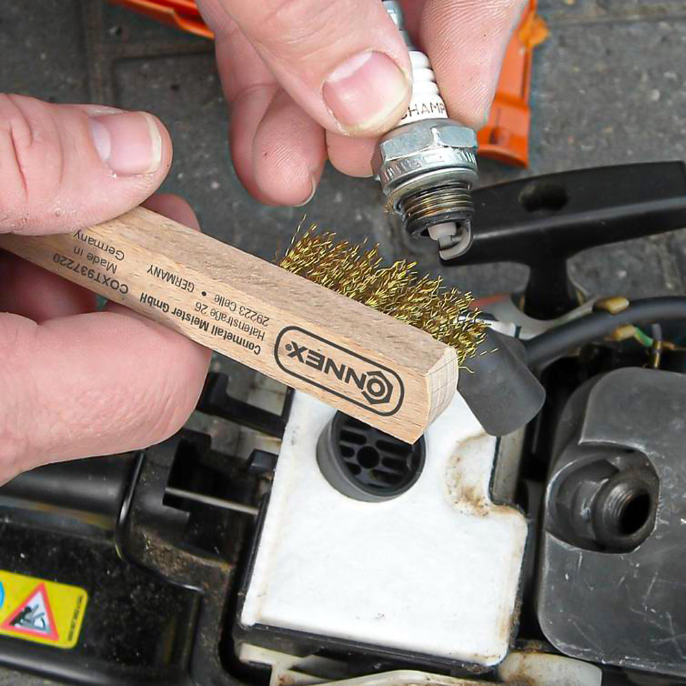 Spazzola metallica per candele auto – 3 ranghi