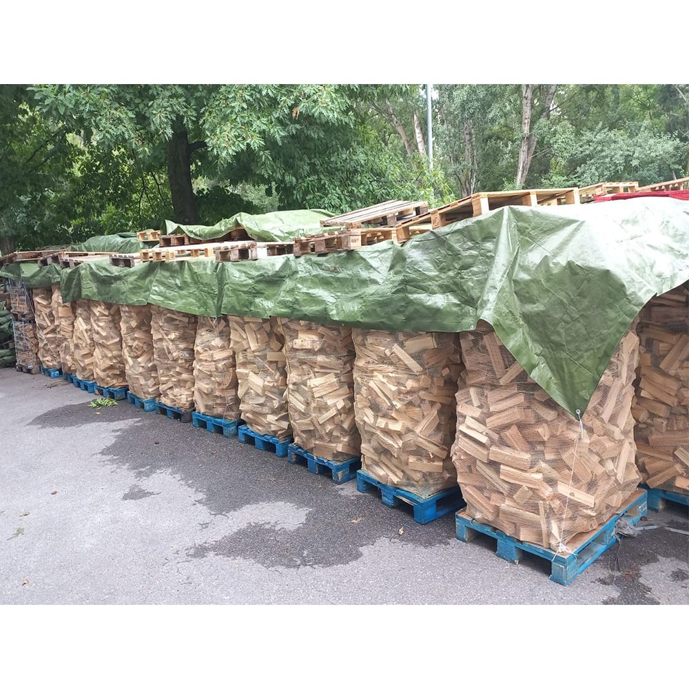 Getrocknetes Buchenbrennholz im Netz auf Einwegpalette, 800 kg