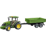 John Deere 5115 M con rimorchio dotato di sponde r